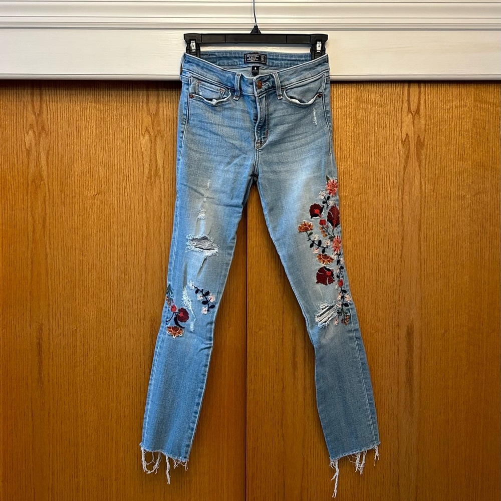 ABERCROMBIE & FITCH HARPER LOW RISE ANKLE JEANS